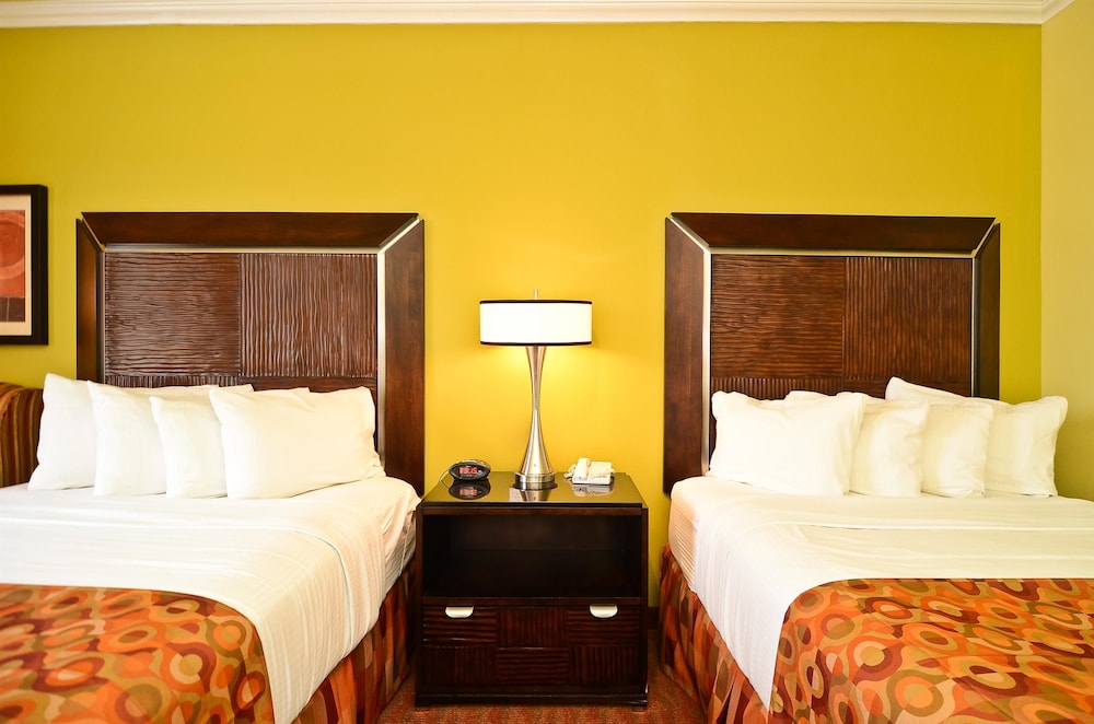 Best Western Plus Christopher Inn & Suites 13/32
