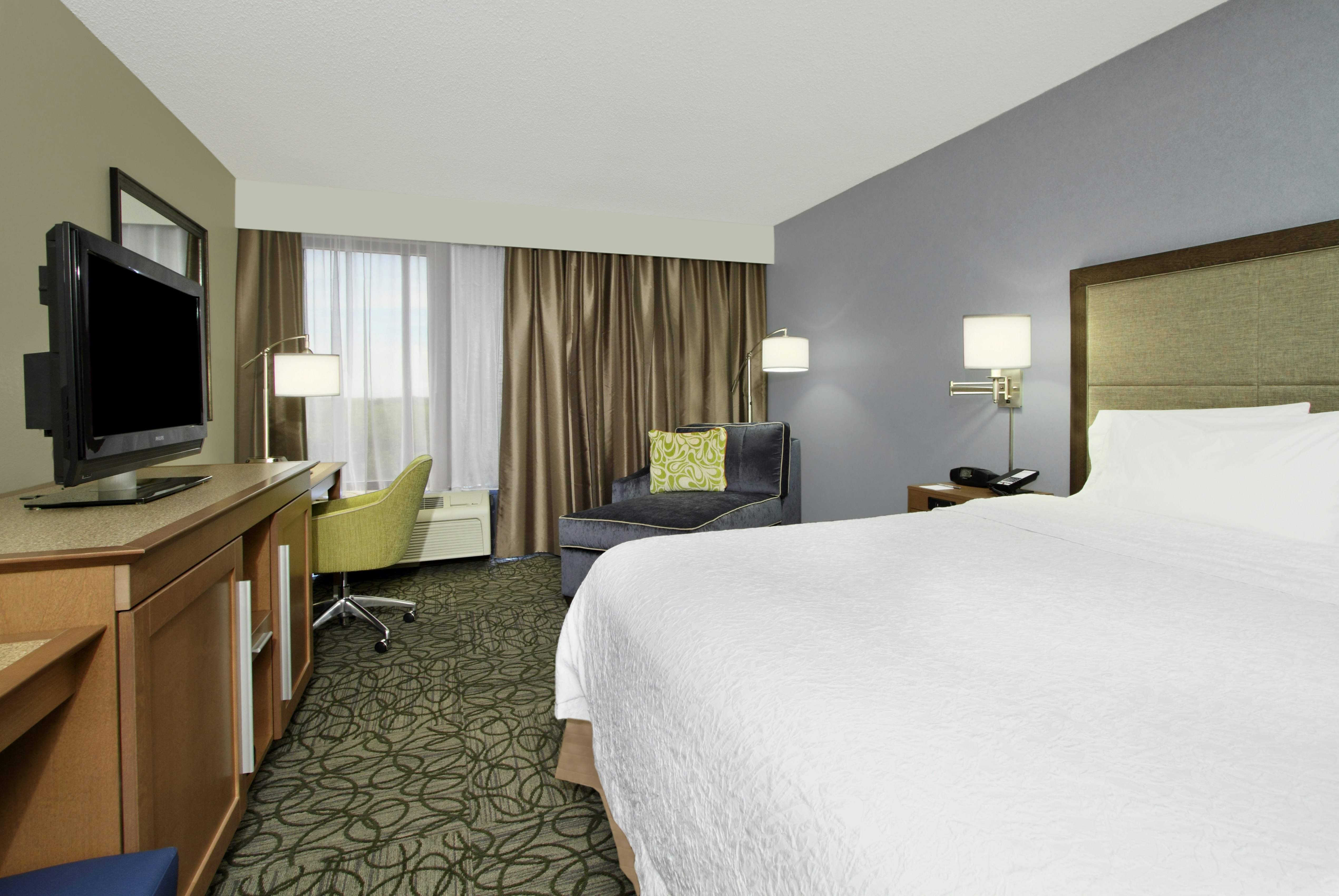 ROOM, KING BED, ACCESSIBLE
