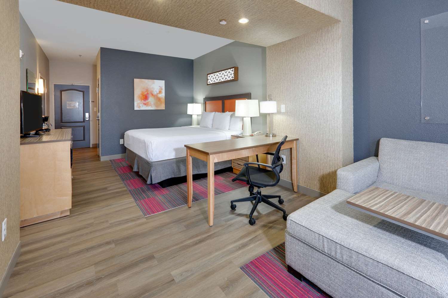 La Quinta Inn & Suites by Wyndham Dallas Love Field 9/22