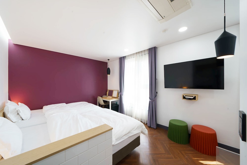 DELUXE, TWIN BEDS