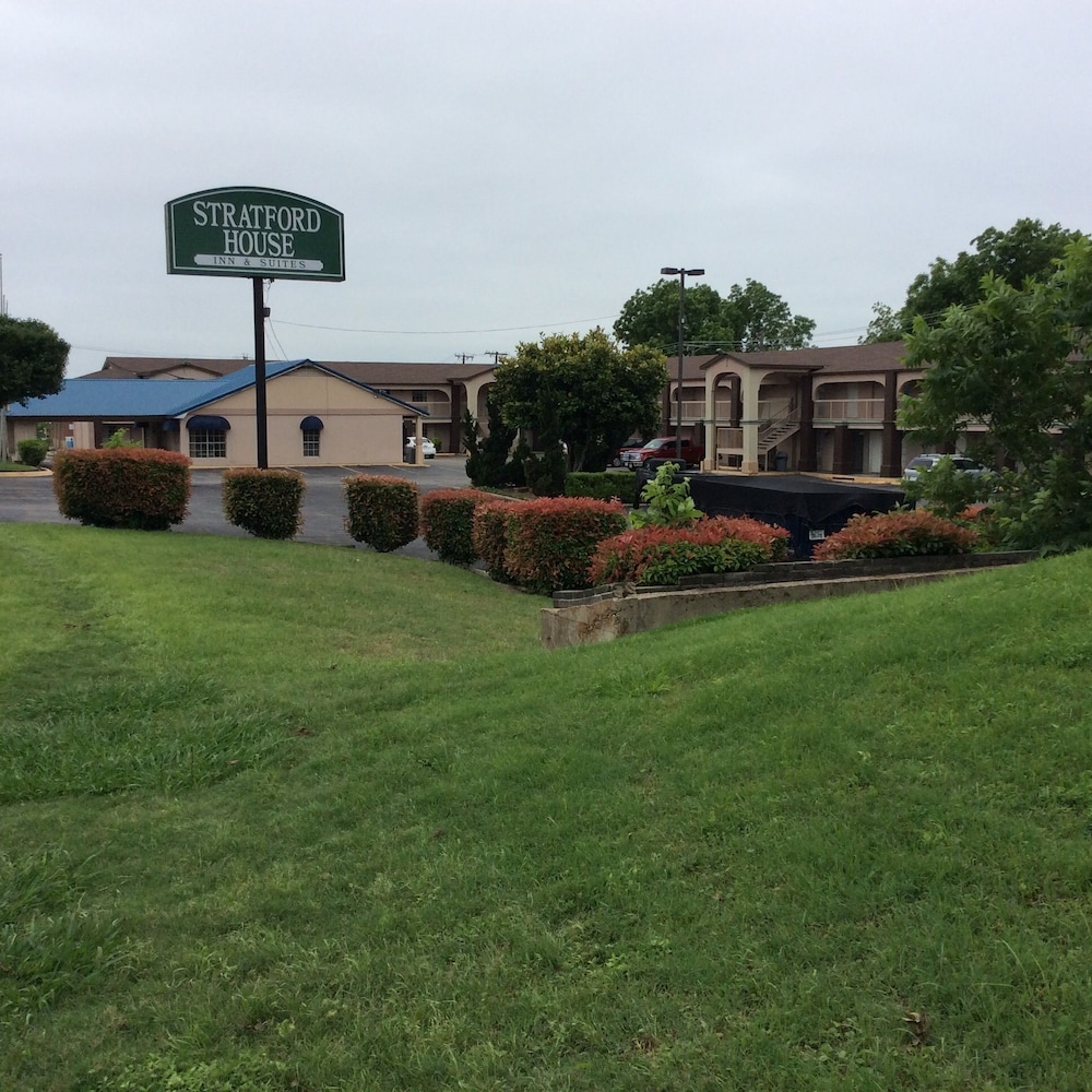 Stratford House Inn and Suites 41/51