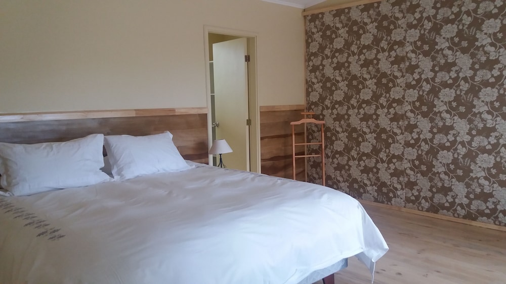 Exterior, King Bed