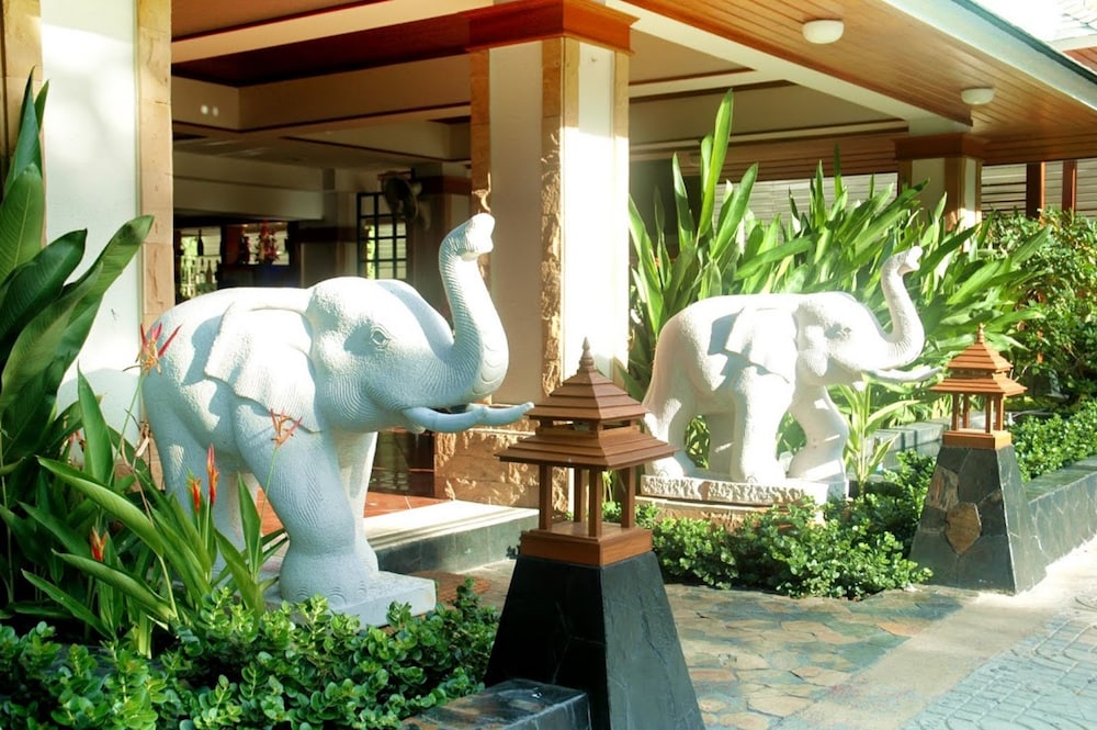 Royal Ivory Nana Hotel 35/36