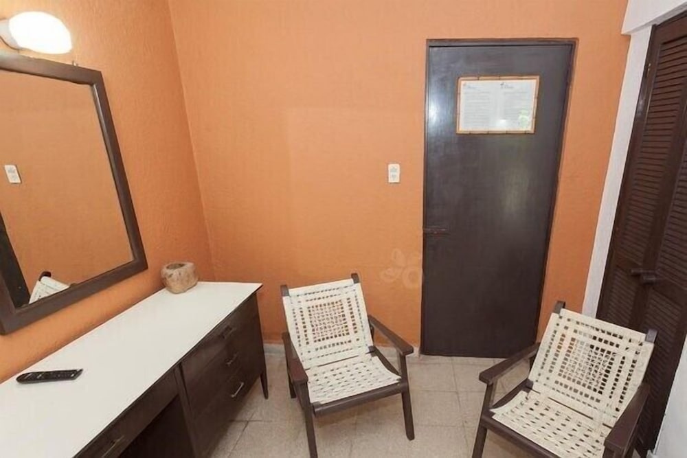 Los Flamingos Hotel 47/47