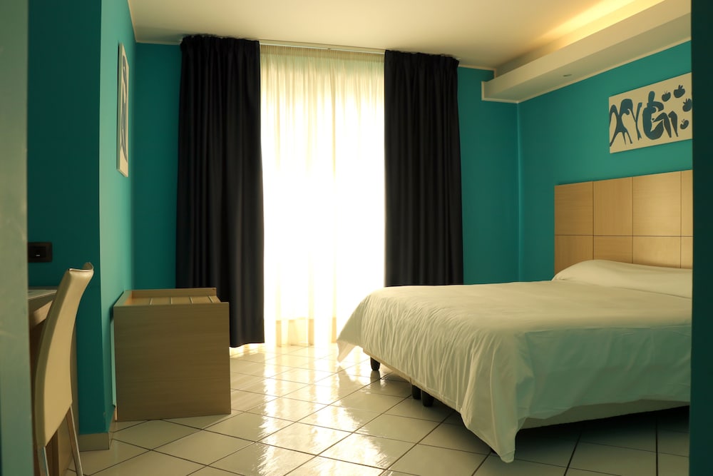 Ancora Hotel 11/72