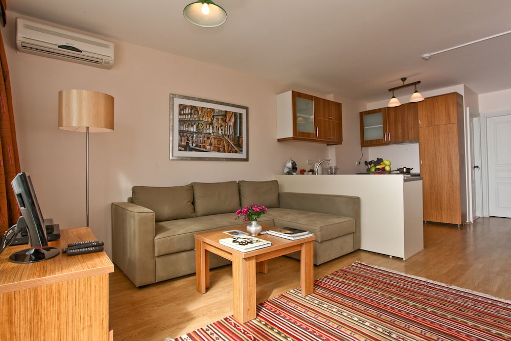 Three Apples Suites 26/39