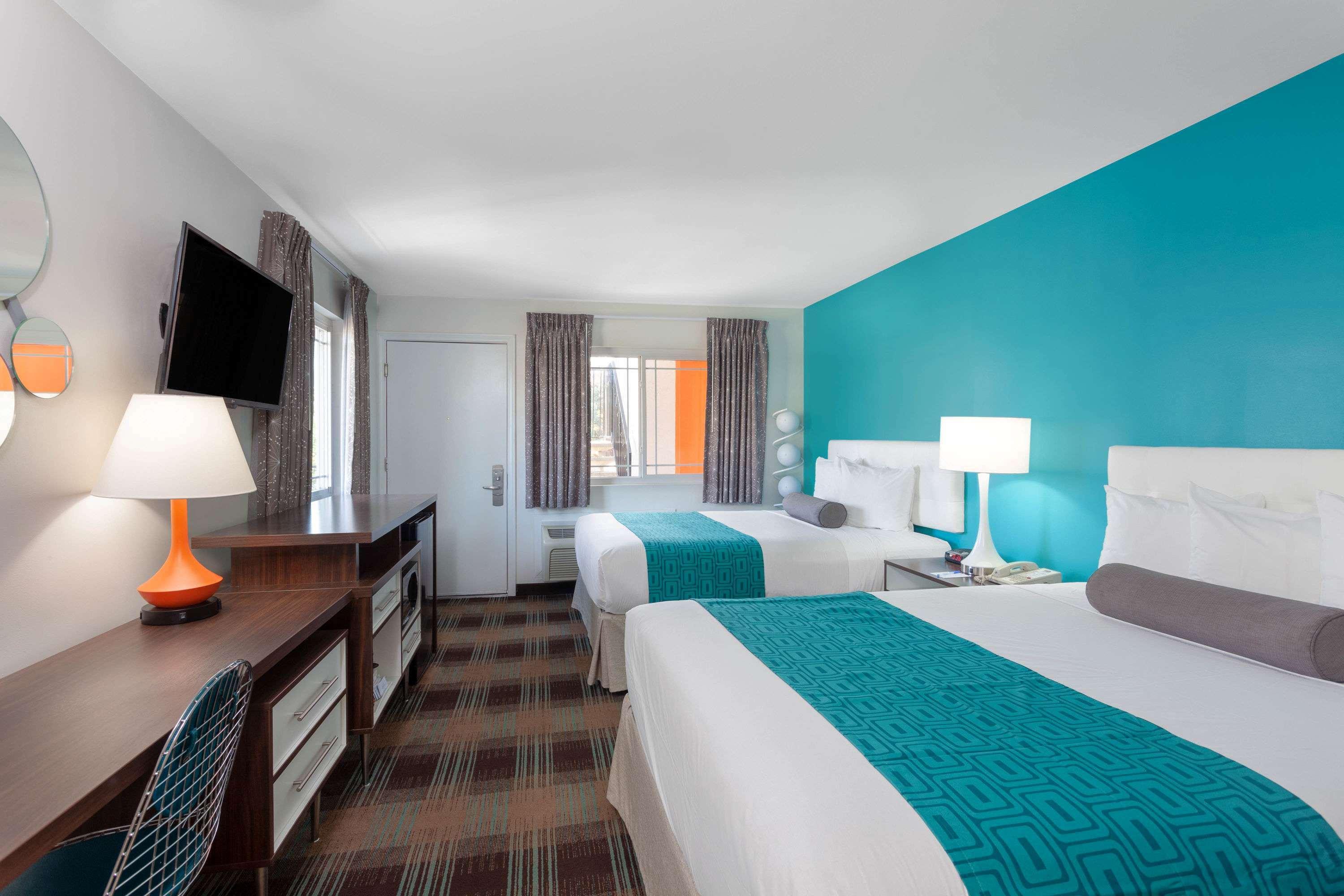 Howard Johnson By Wyndham San Diego Hotel Circle 6/25