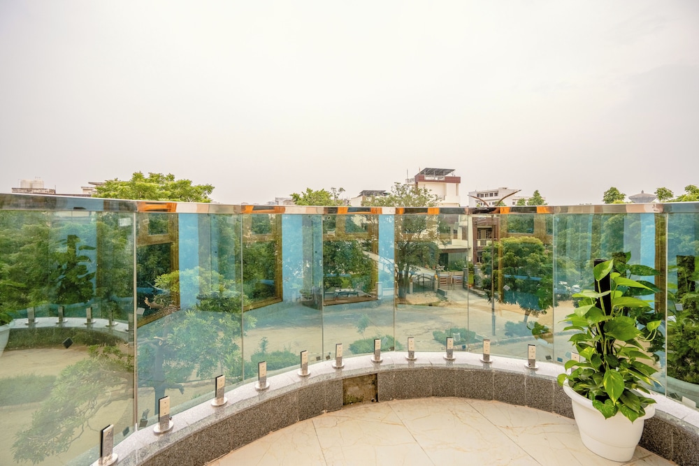 Lime Tree Hotels & Banquet Greater Noida 46/50