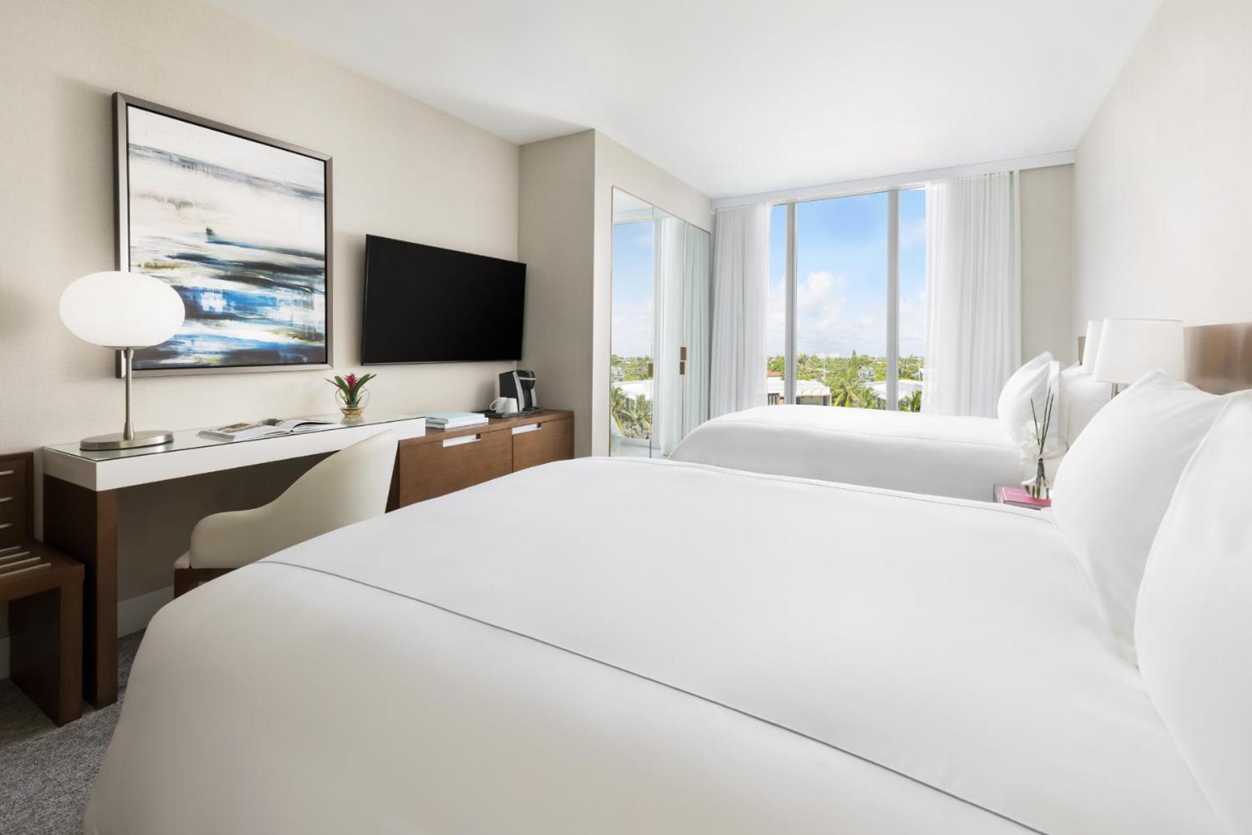 Deluxe, 2 Queen Beds, Partial Water View, Balcony، The Altair Hotel Bay Harbor Miami 2/6