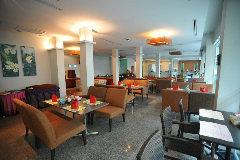C N Hotel Patong 35/46