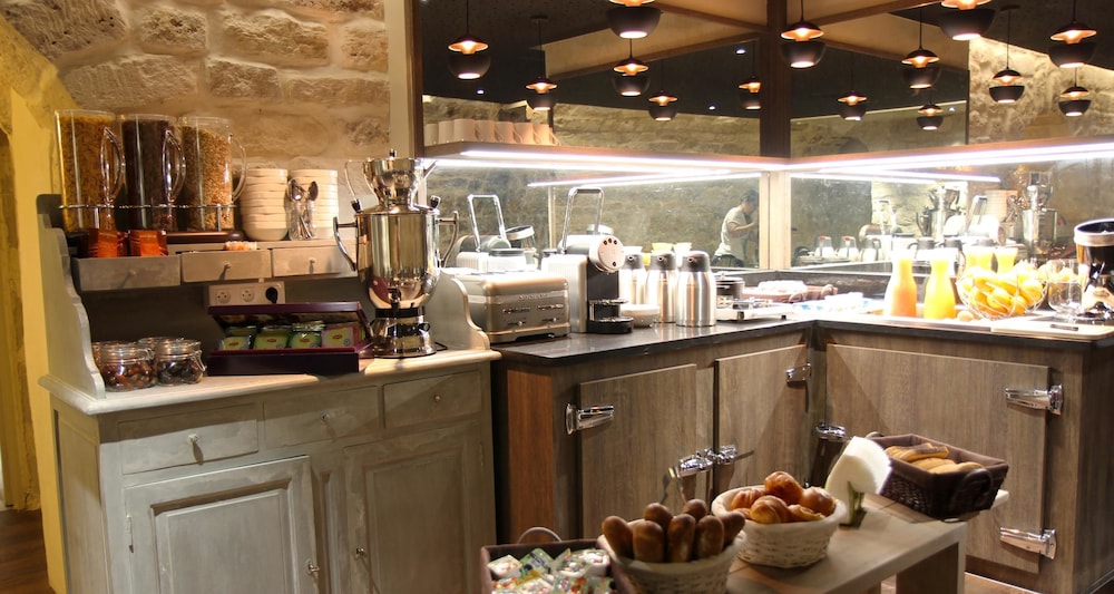 Hotel Le Montmartre Saint Pierre 19/22