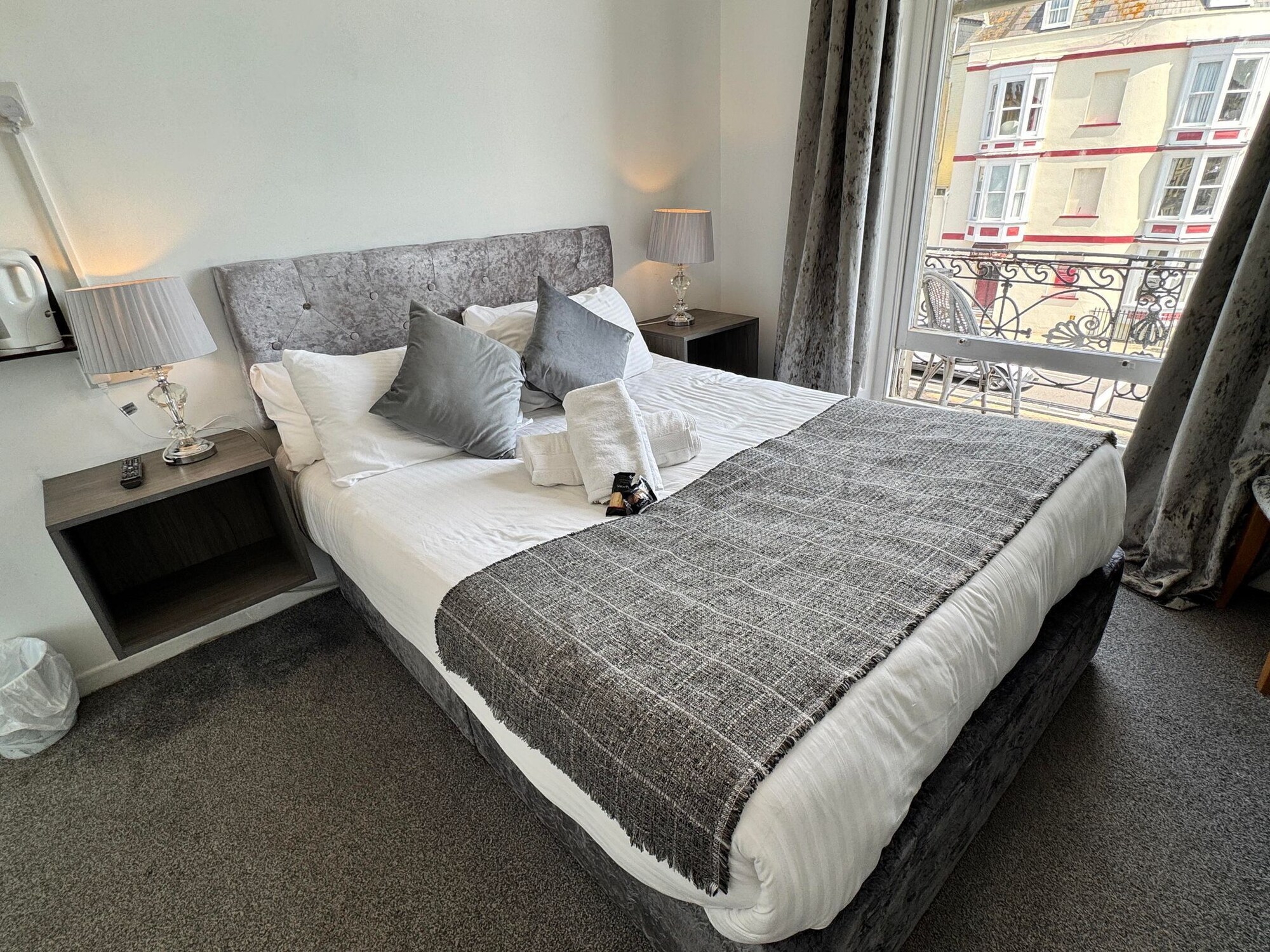 Silver, Double Bed, Sea View