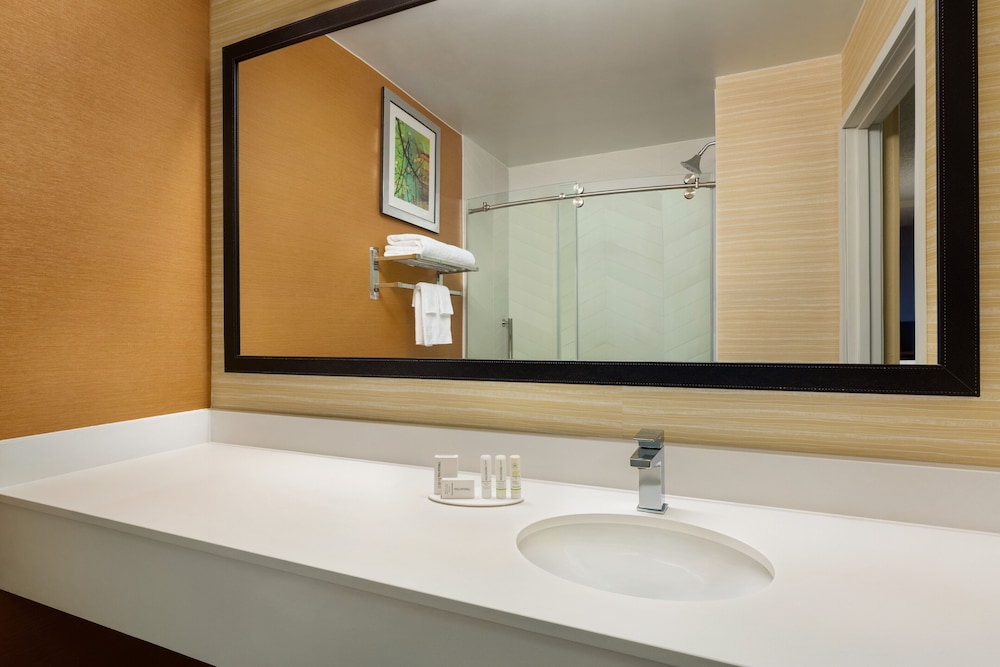 Fairfield Inn Suites Houston the Woodlands 13/26