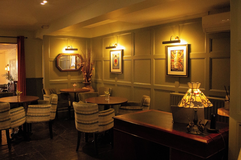 The Old Fourpenny Shop Hotel 26/49