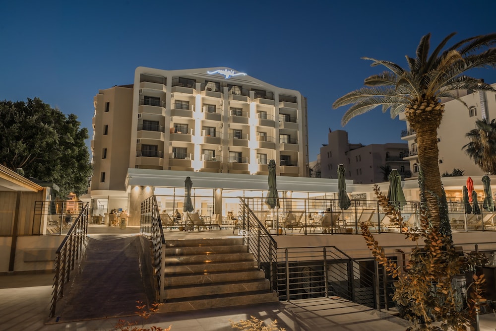 Premier Nergis Beach Hotel 2/50