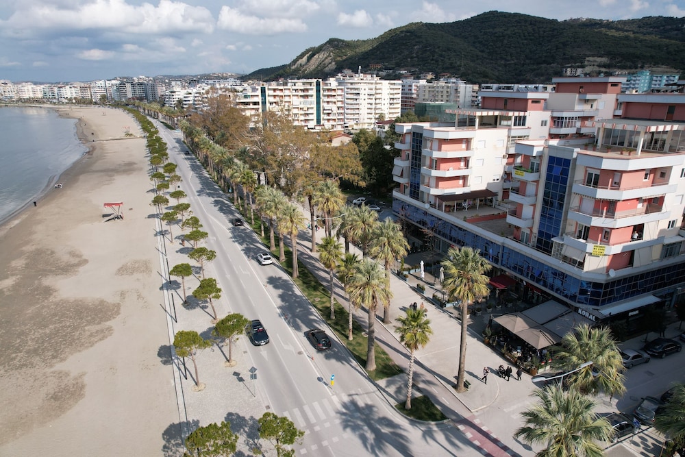 El Mar Hotel 46/61