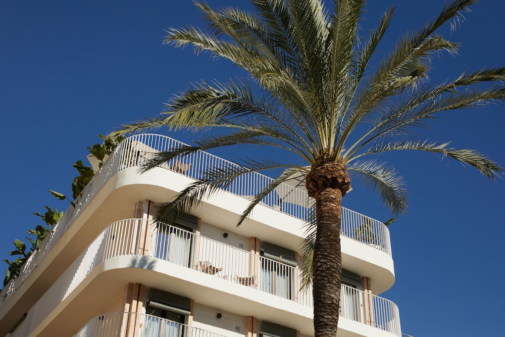 Belle Marivent Mediterranean Petit Hotel 7/59