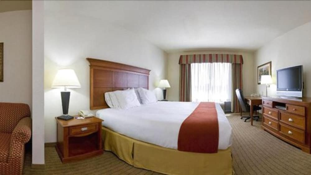 Holiday Inn Express Hotel Suites Dyersburg 15/41