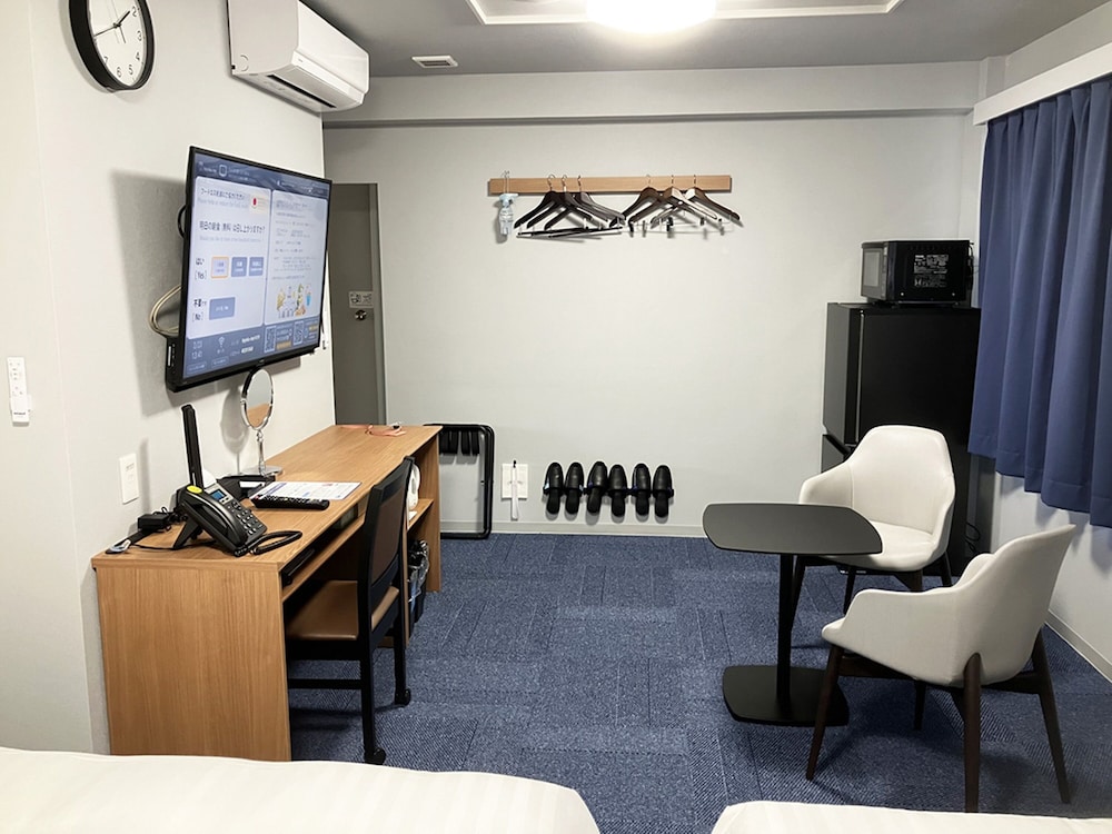 Toyoko Inn Naha Asahi Basi Ekimae 42/48
