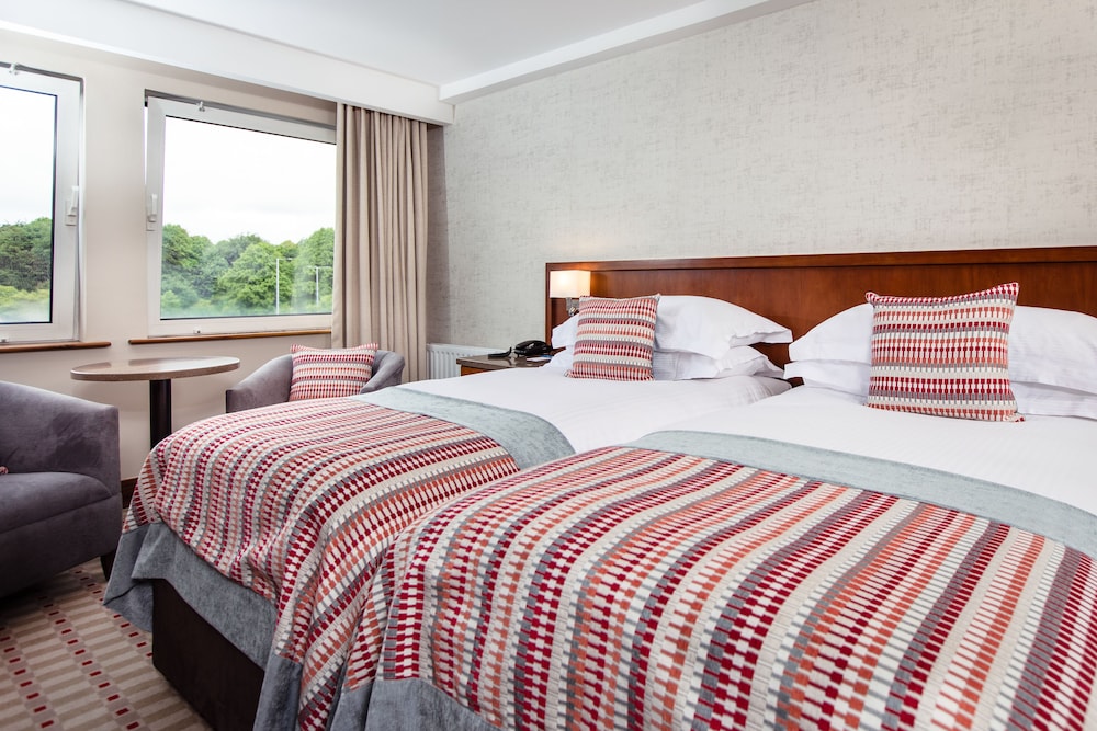 Stormont Hotel 7/44
