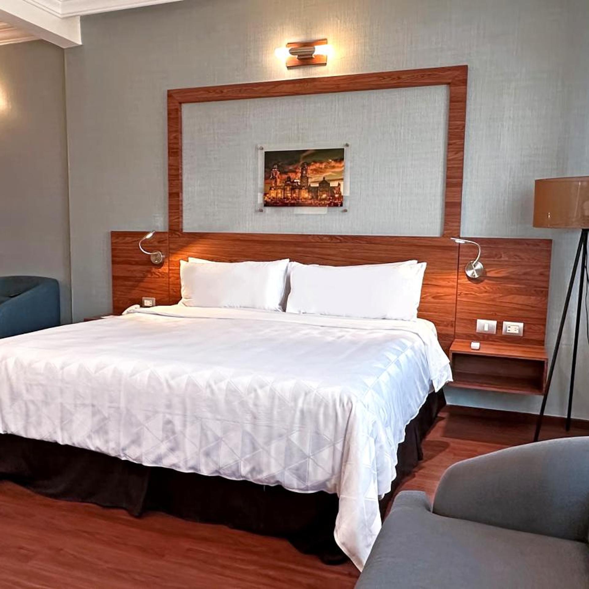 جناح جونيور، The Ritz Ex Tulip Inn 6/10