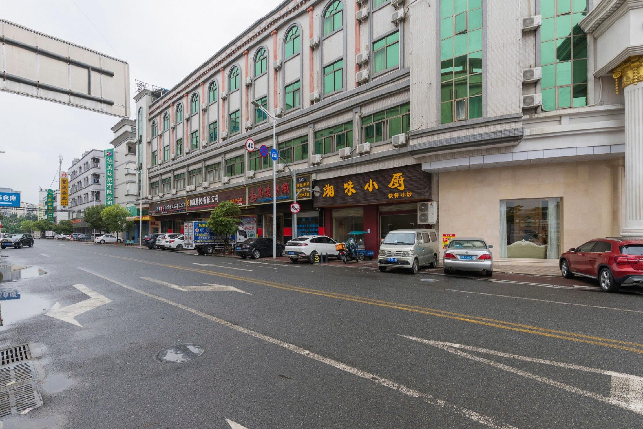 Vienna Hotel (Dongguan Dalang Bus Station) 39/42