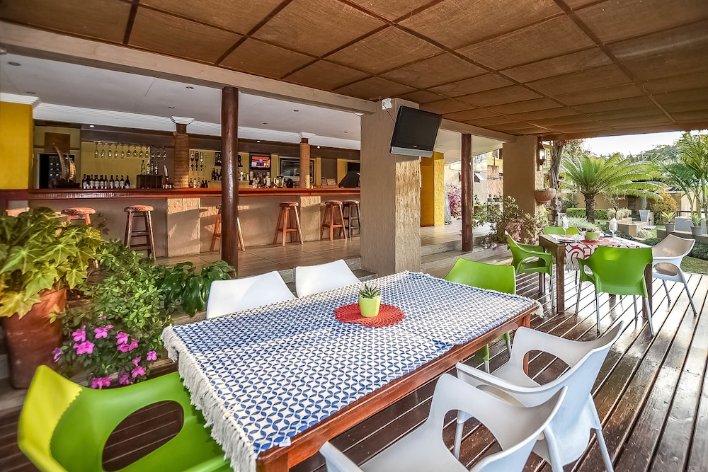 Bambuu Lakeside Lodge 40/50