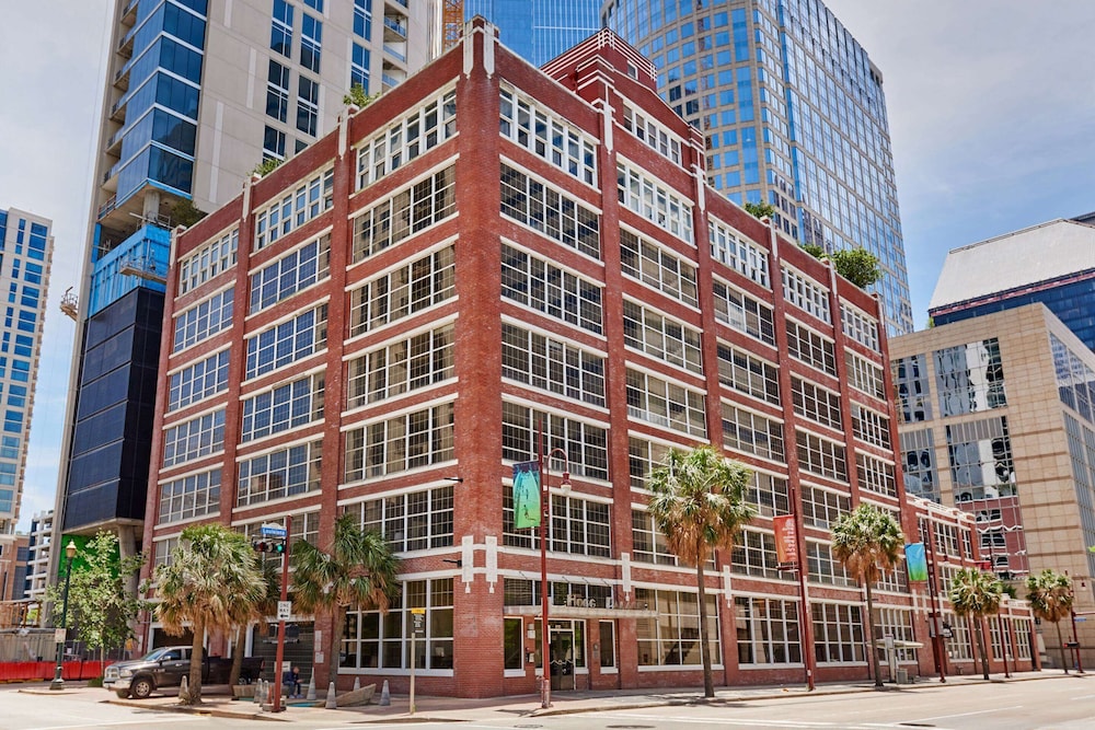 The District at Hogg Palace, A Wyndham Hotel 6/50