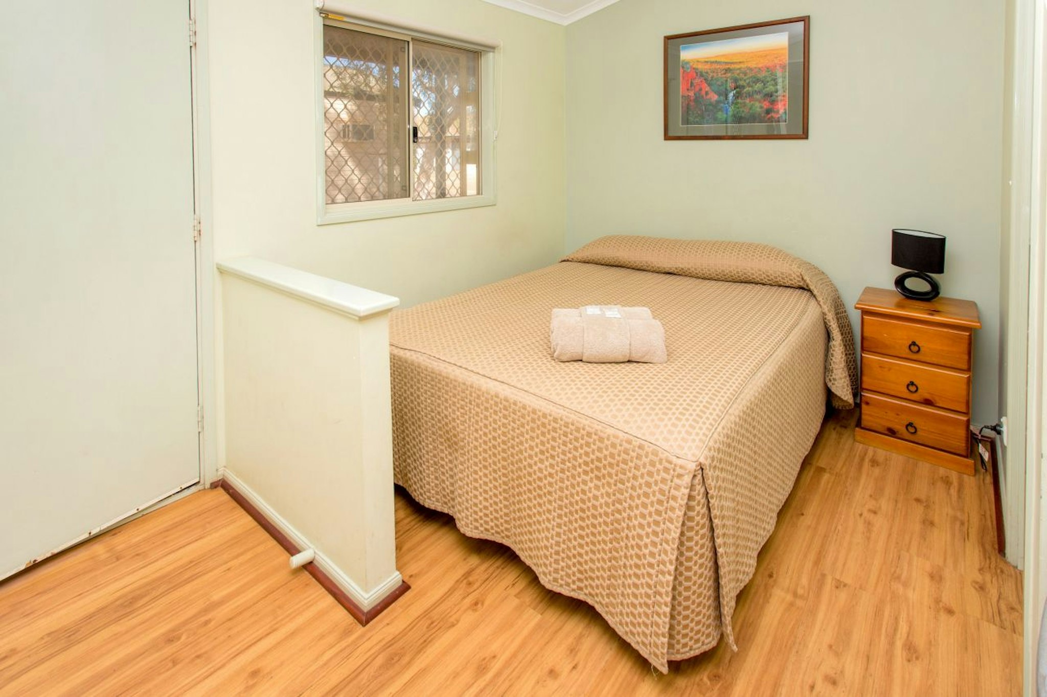 Studio, Cabin, Queen Bed, Pet Friendly