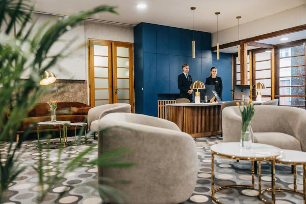 Metropolitan Old Town Hotel 5/63