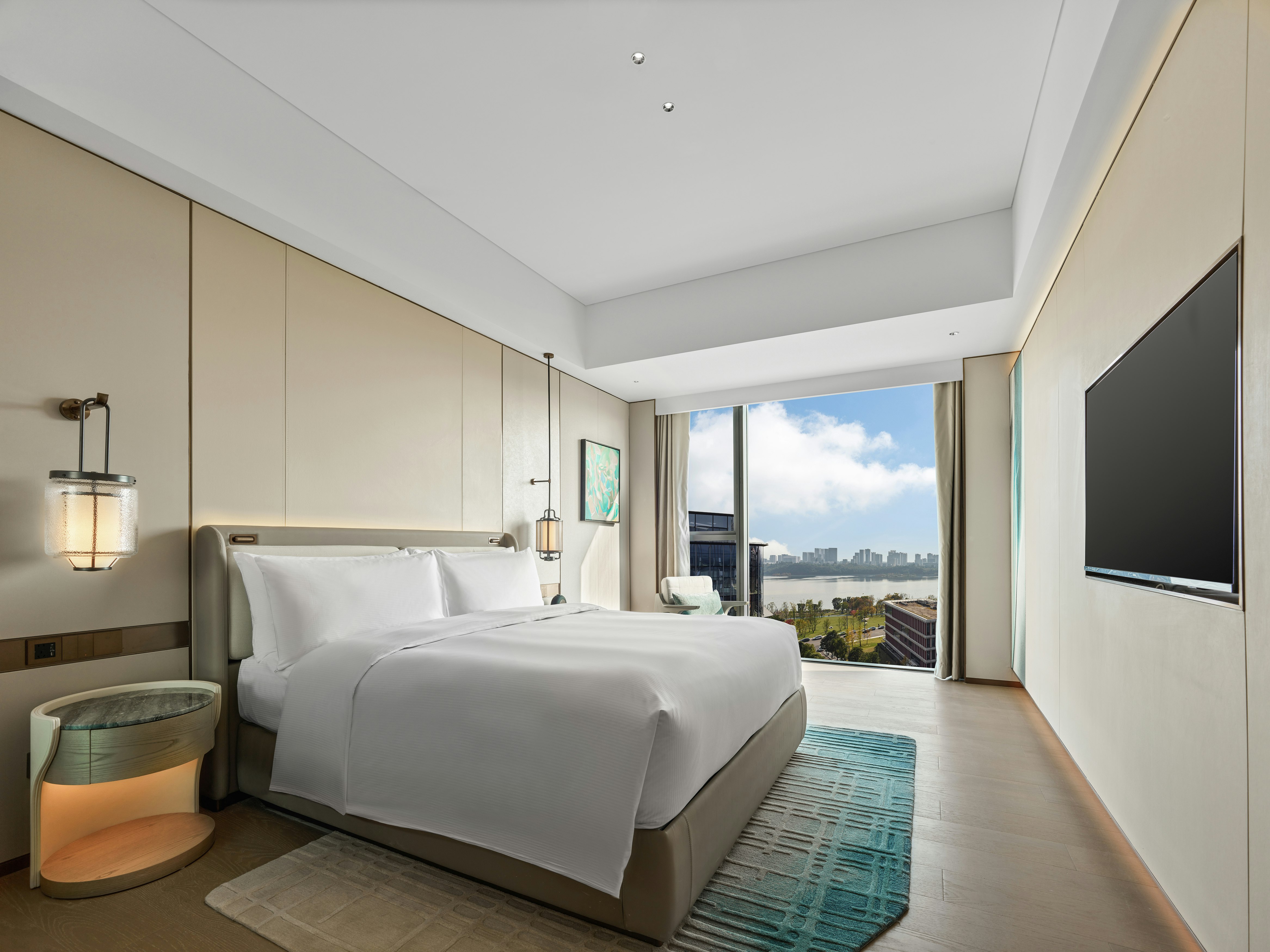 1 BEDROOM, SUITE, KING BED