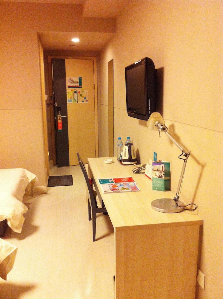 Jinjiang Inn Shanghai Changning 38/42