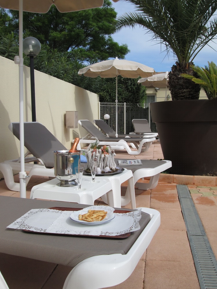 Ariane Hotel 34/40