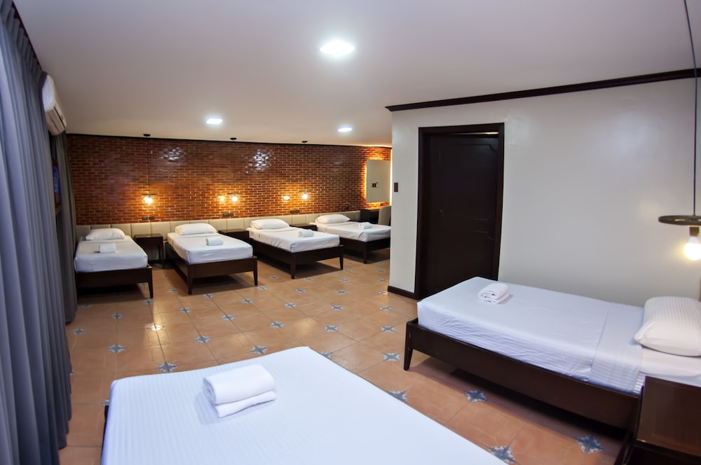 Vigan Plaza Hotel 28/71