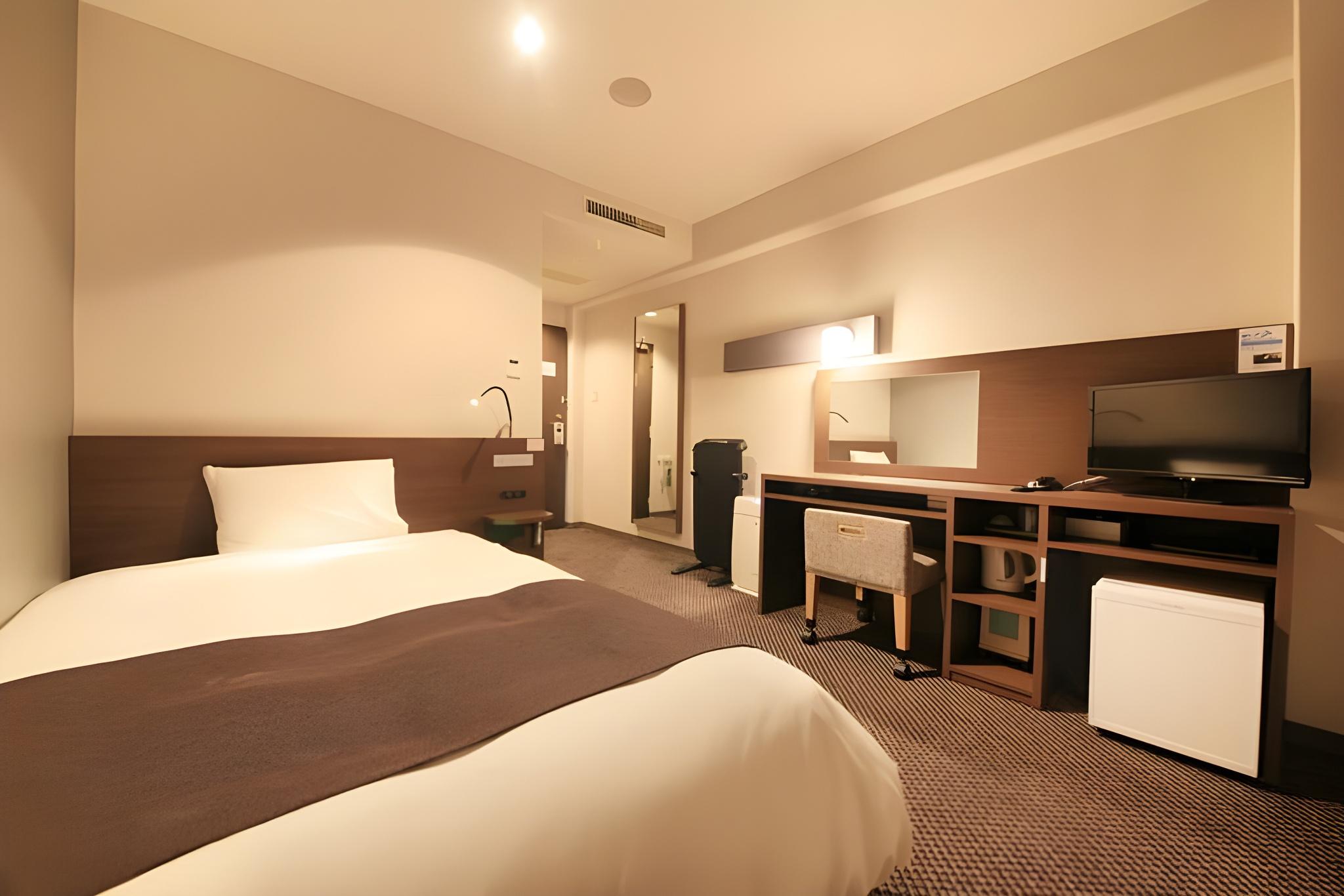 ROOM, SINGLE