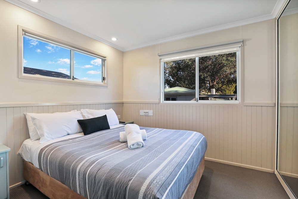 Beachcomber, 1 Queen and 1 Single Bed, Bunk Bed