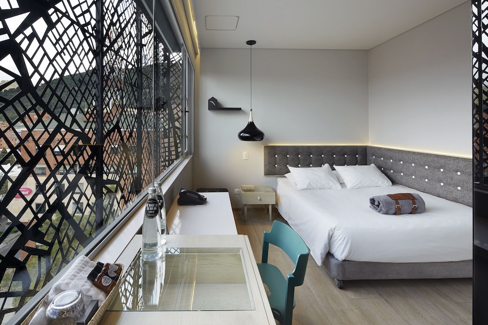 The Click Clack Hotel 34/64