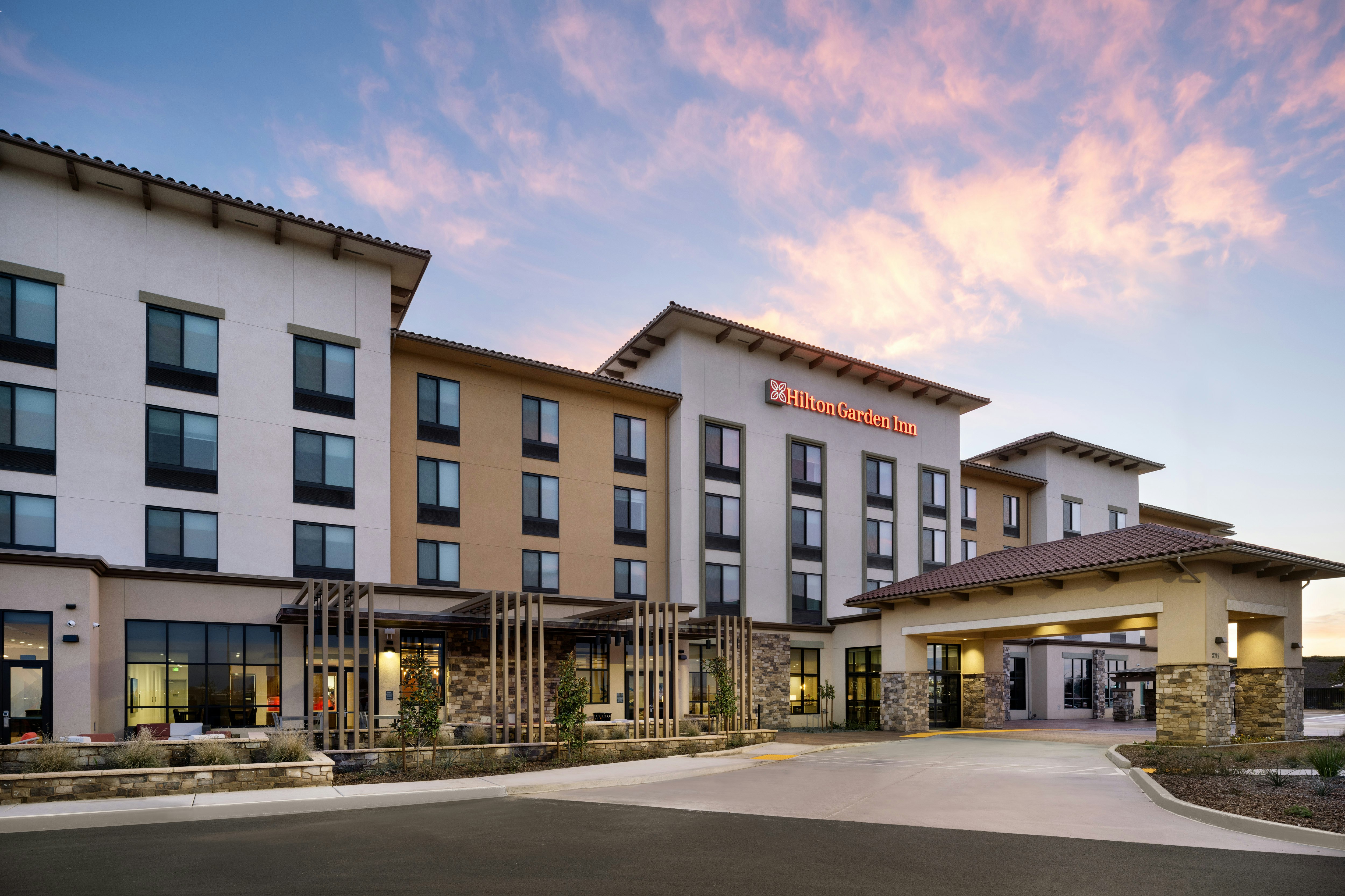 Hilton Garden Inn Visalia, CA 24/26