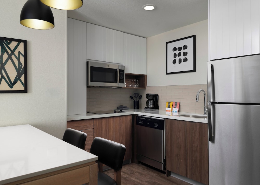 1 Bedroom, Suite, King Bed, Kitchen, Staybridge Suites Manteca, an IHG Hotel 2/3