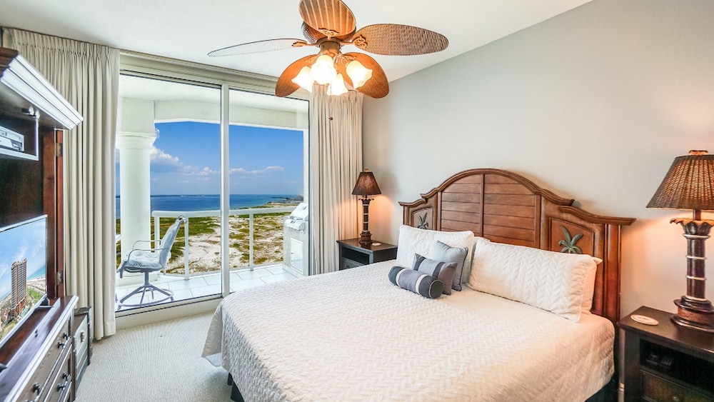 2 Bedrooms, Condo, Deluxe, King and Queen Bed, Water View, 1.5 Bathrooms, Sofa