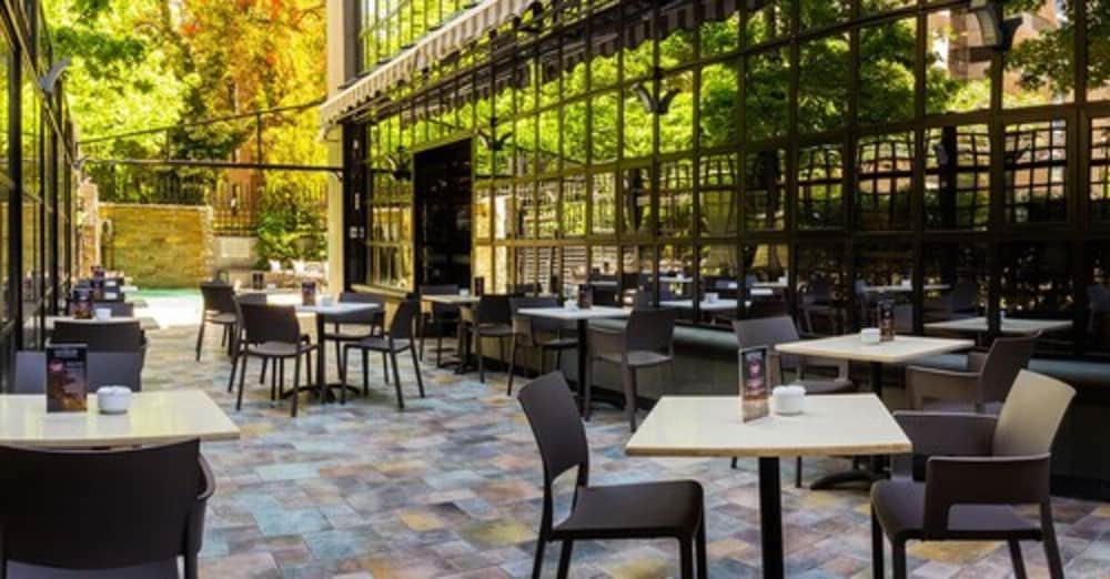restaurant cafeteria