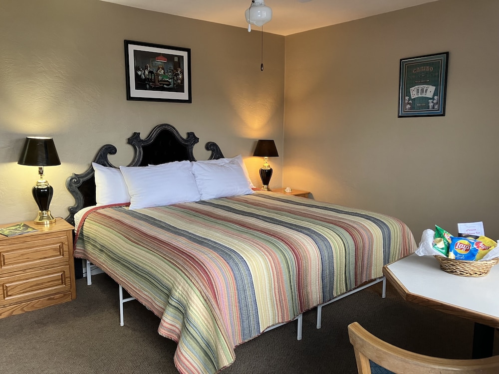 Lighthouse Inn 17/76