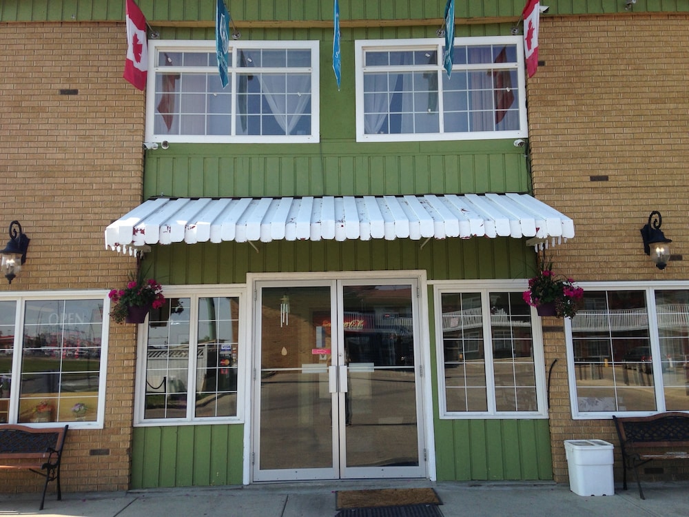 Silver Crest Lodge 6/38