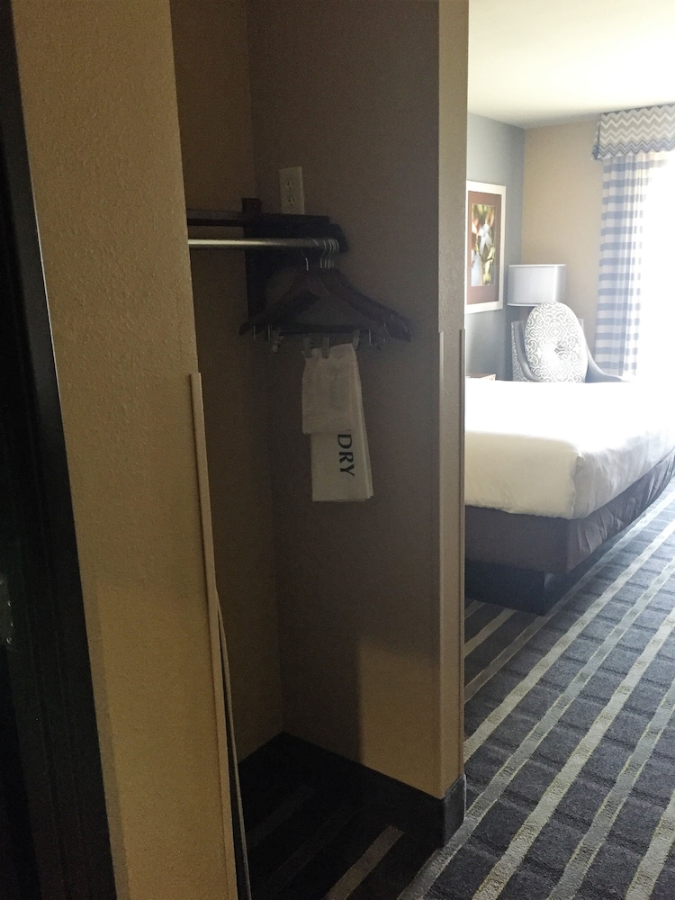 Holiday Inn Express Hotel and Suites Perry-National Fairground Area 25/68