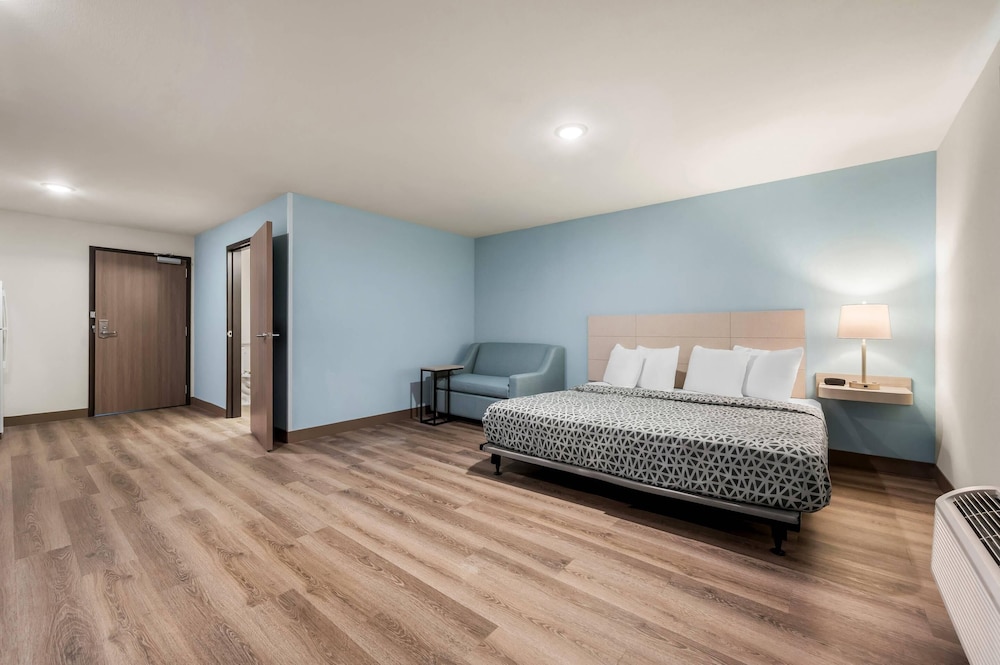 WoodSpring Suites Baton Rouge Airport 28/65