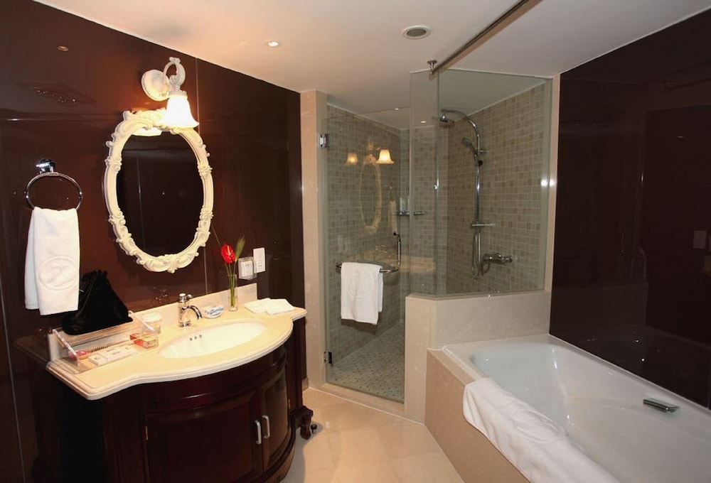 Beijing Continental Grand Hotel 12/47