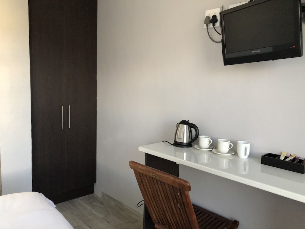 Sunflower Guesthouse 32/33