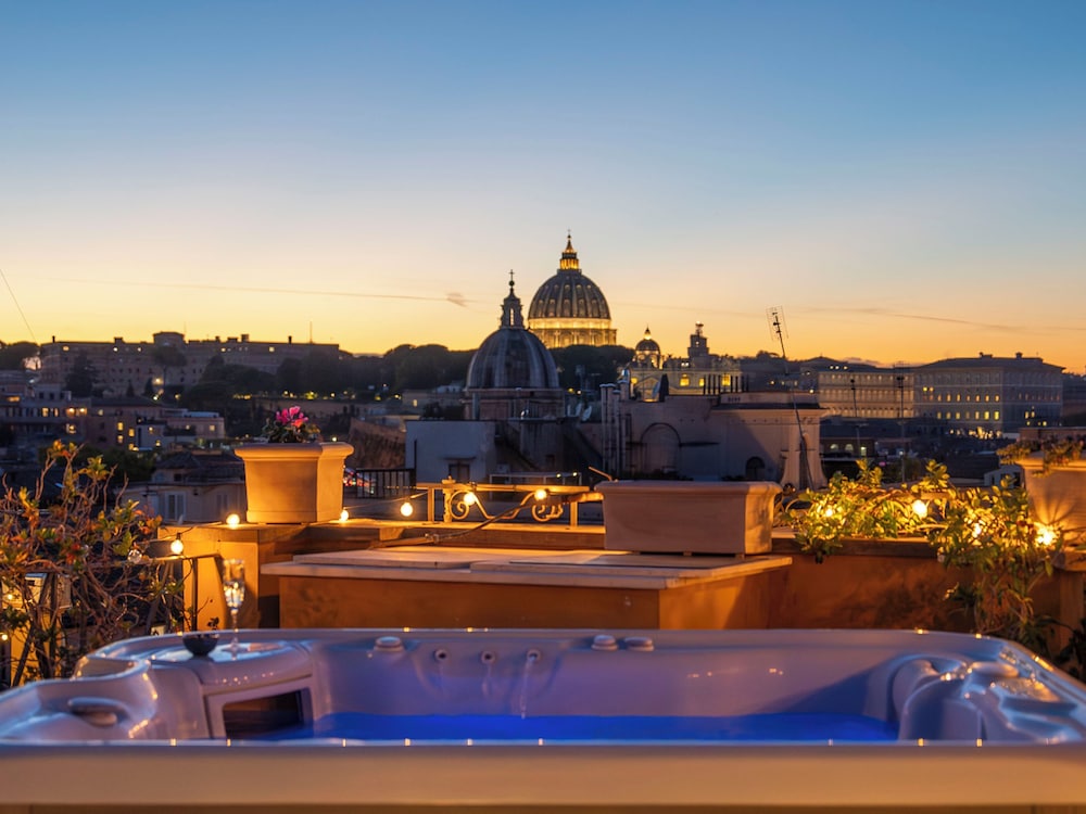 Navona Queen Rooftop 67/73