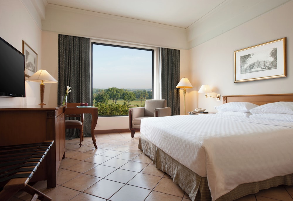 Room, King Bed, Golf Course View