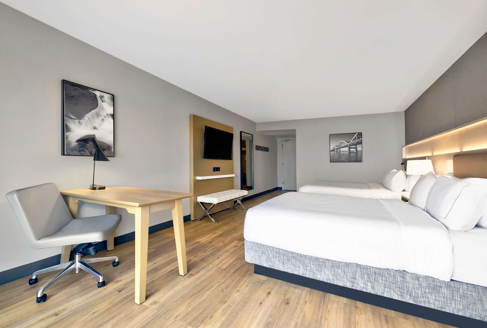 DoubleTree by Hilton Davenport 17/57